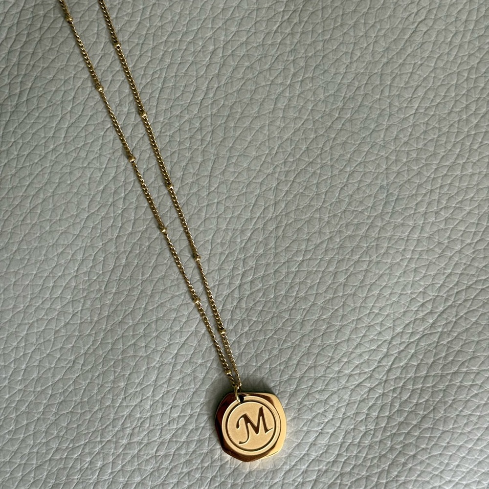 Gold Initial Pendant Necklace M